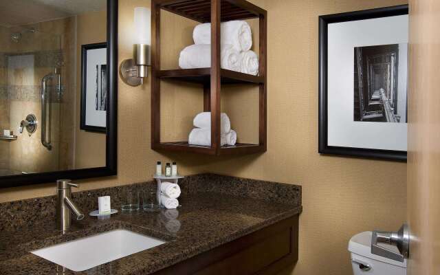 Embassy Suites by Hilton Kansas City International Airport