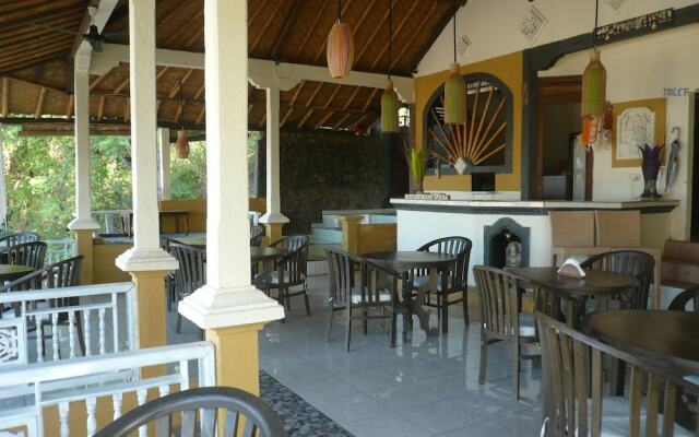 Cest Bon Cafe and Homestay