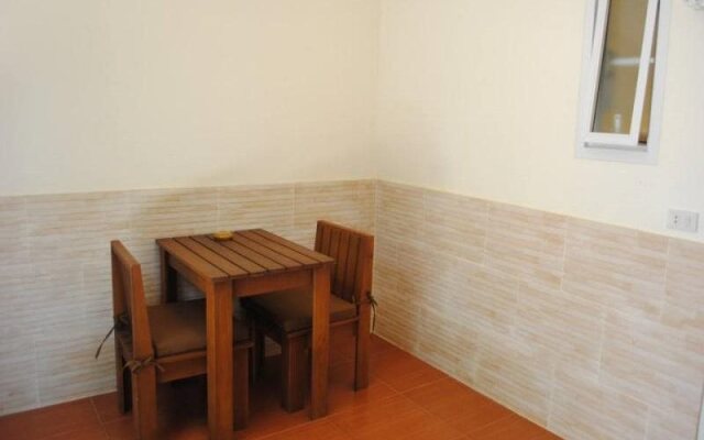 Harry's Bungalows & Restaurant