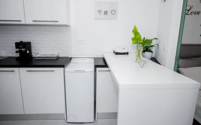 Luxury Studio Apartment White Sensation