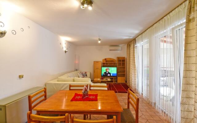 Apartment 1562