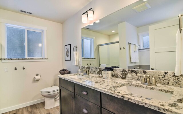 Family-friendly Packwood Retreat w/ Deck!