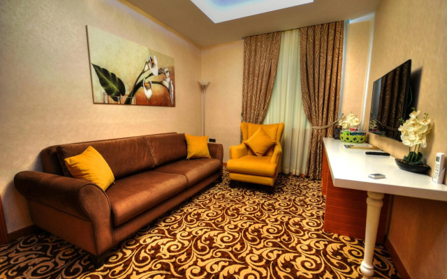 Golden Deluxe Hotel
