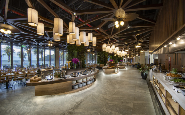 Flamingo Premium Cat Ba Beach Resort Hotel
