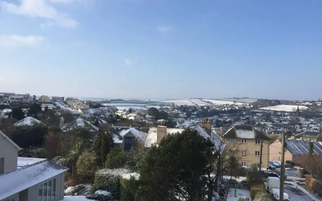 Sunnyview 5-bed House in Kingsbridge With Parking