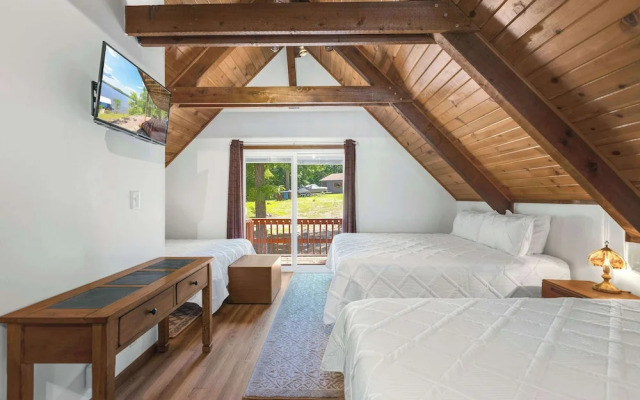 Boondock Bliss - Lakefront, Private Dock Sleeps 15!