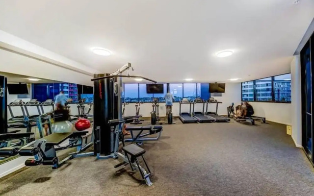 Modern 2 Bedroom Apartment In Fabulous Location