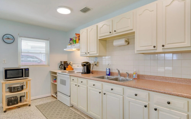 Waterfront Okeechobee Getaway w/ Backyard Dock!