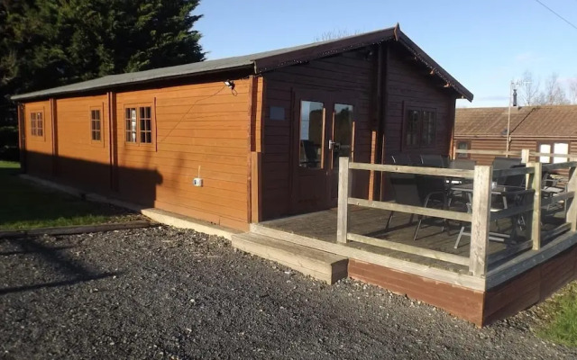 Spacious 3 Bedroom Cabin at Avonvale Holiday Lodge