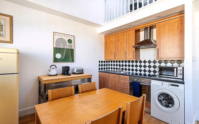 Stylish Chelsea Flat With Luxe Comfort & Charm
