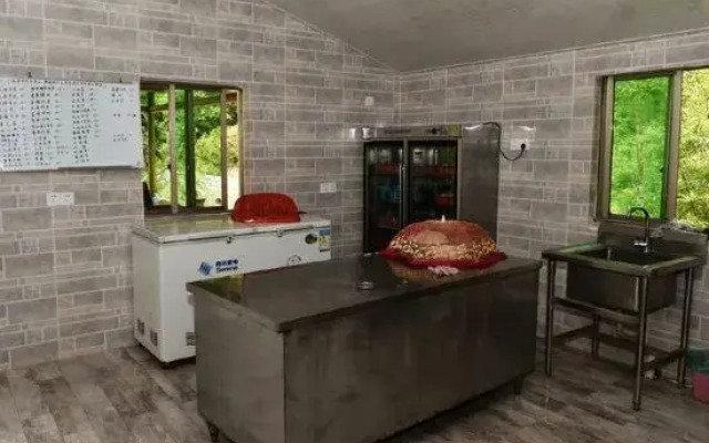 Huajian Zhuju Hostel