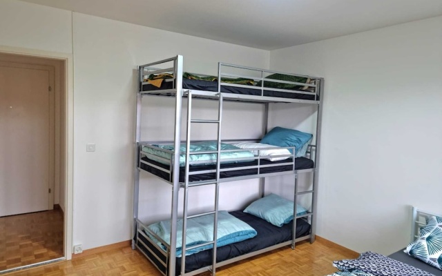 Entire Flat Close to Airport, Train, Center for 7 – Guest Rooms – Basel