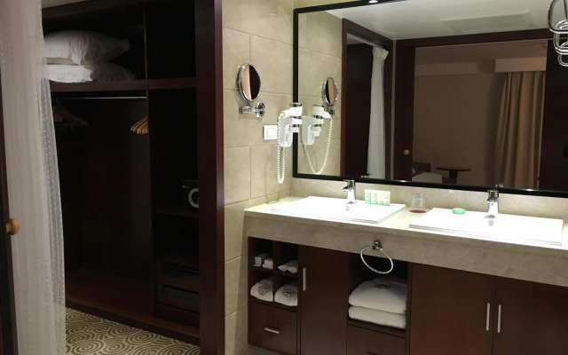Huatian Chinagora Hotel