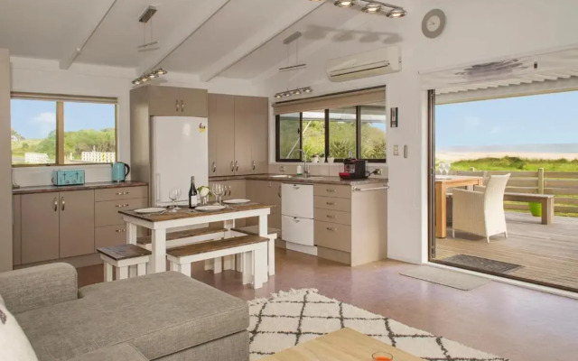 Beachside Beauty - Kuaotunu Holiday Home