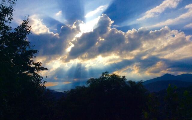 Smoky's Grand View 5 Bedroom Home