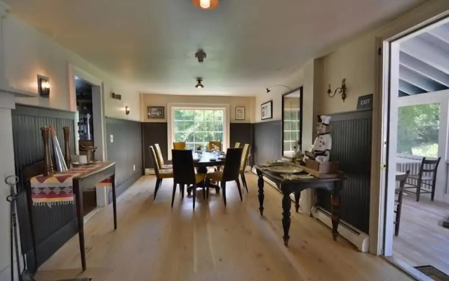 King Hill Inn & Kitchen