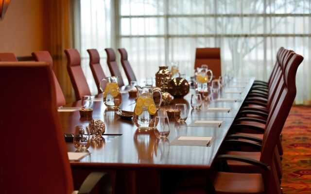 Renaissance® Phoenix Glendale Hotel & Conference Center