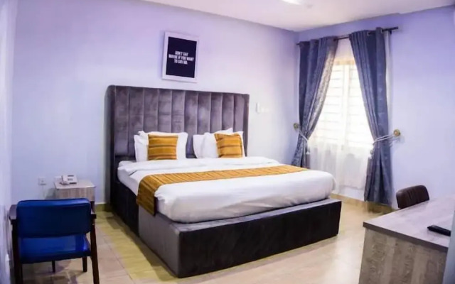 5 Star Saint Hotel