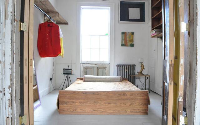 Colourful 3 Bedroom House in Camberwell