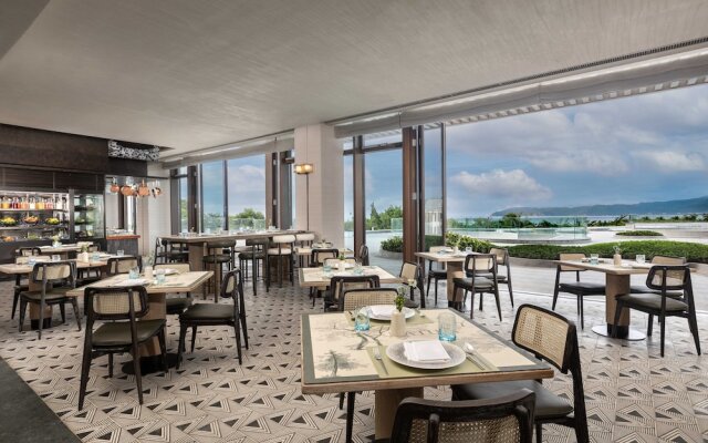 Hualuxe Sanya Yalong Bay Resort