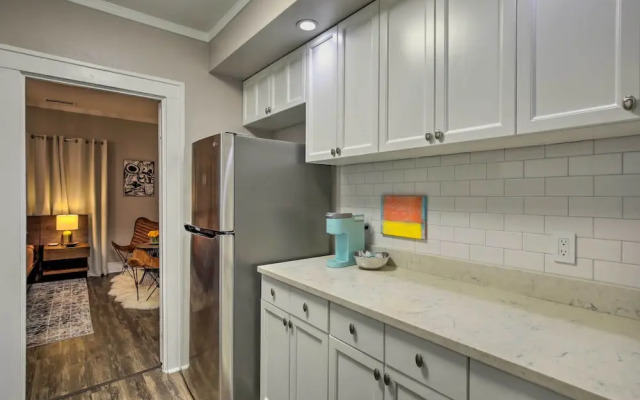 4 Mi to Dtwn: Dallas Gem w/ Furnished Patio