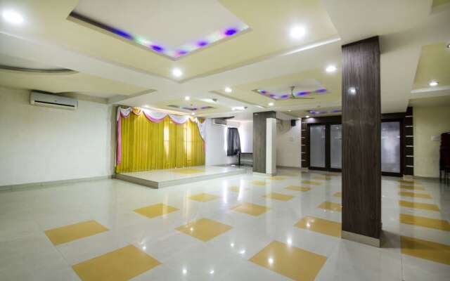 OYO 8618 Mourya Grand