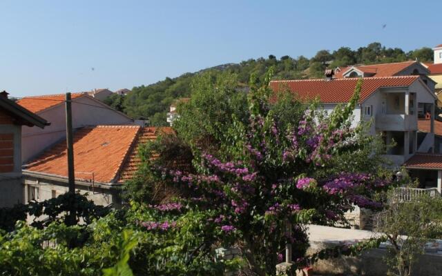 Ralje - 100m from the sea & free parking - A1(2+1)