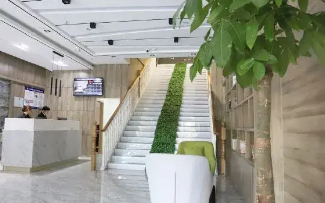 Fiat Hotel (Mengyin Square)