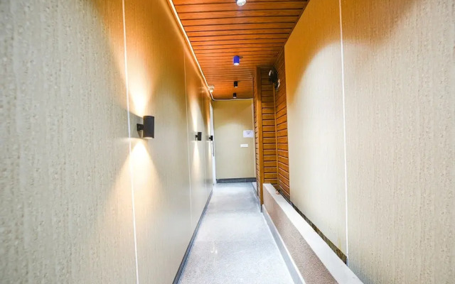 Fabhotel Muscat Residency