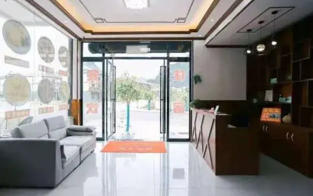 Little Seven Hole Qingli Inn