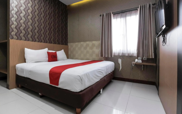 RedDoorz Plus @ Tuparev Cirebon