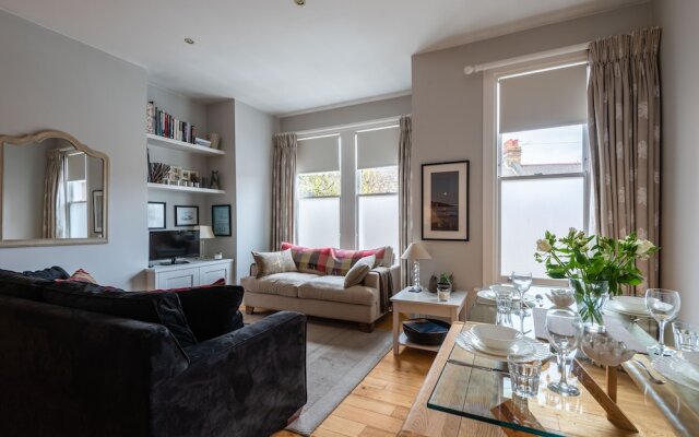 Bright Family Home close to Wandsworth Common