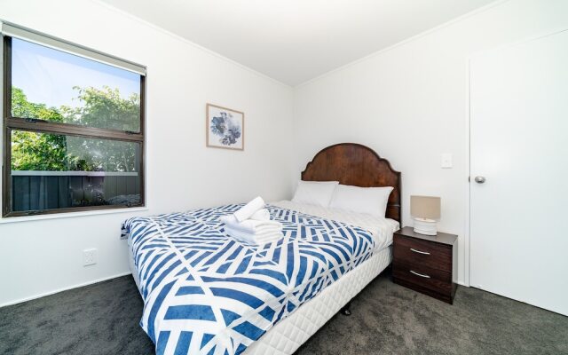 Birkenhead Modern 3 Bedrooms Villa