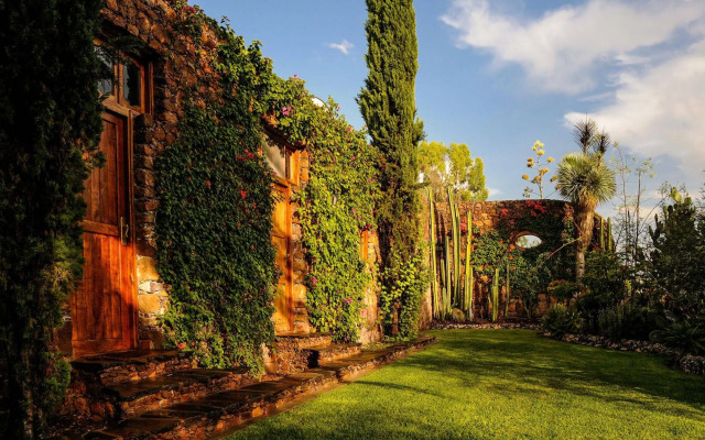 Nirvana Restaurant And Retreat