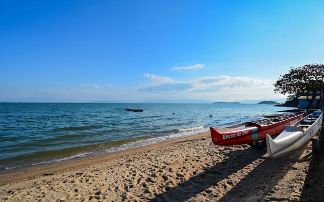 Charmosa Suíte em Sambaqui