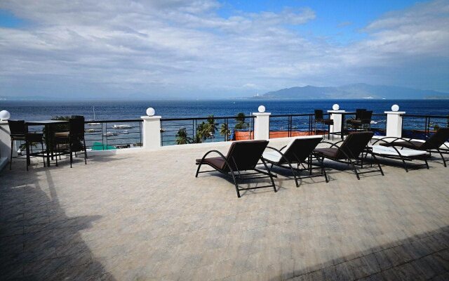 Manarra Seaview Resort