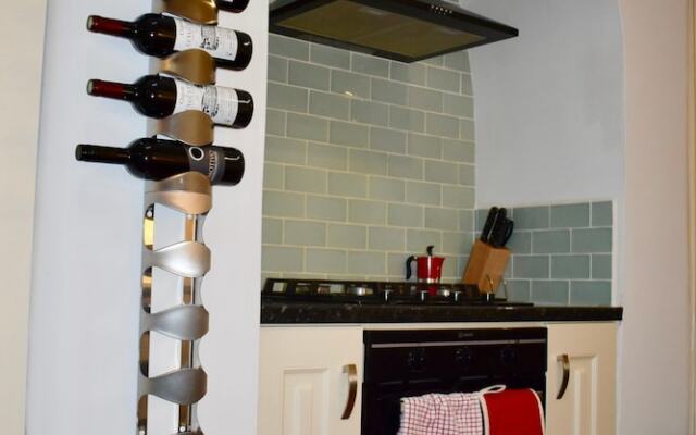 Beautiful 3 Bedroom Terraced House With Garden