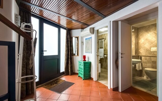 Charming Flat 1 Minute on Foot From Colosseum