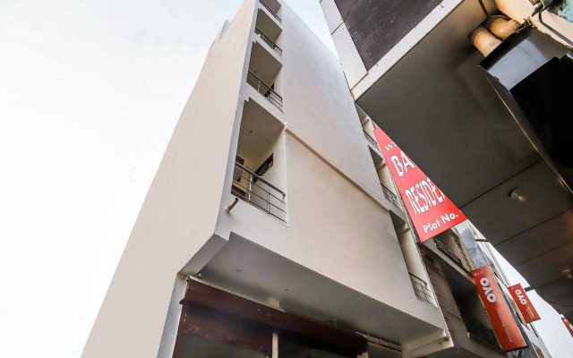 OYO 22235 Mint Residency