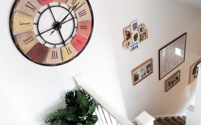 Modern Canalside City Townhouse - Parking & Garden