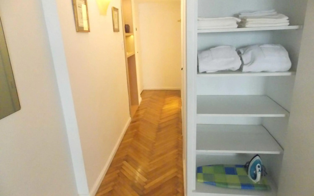 Cozy Recoleta Apartment with Balcony