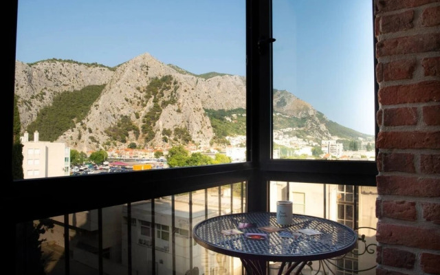 New Modern Apartment With View in Omis, Croatia