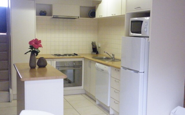 Pacific Heights Holiday Apartments & Munn's Tower House