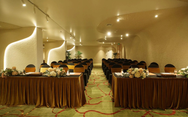 Silverland May Hotel