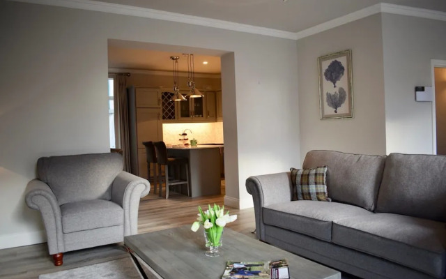 Modern 3 Bedroom Penthouse in Templebar