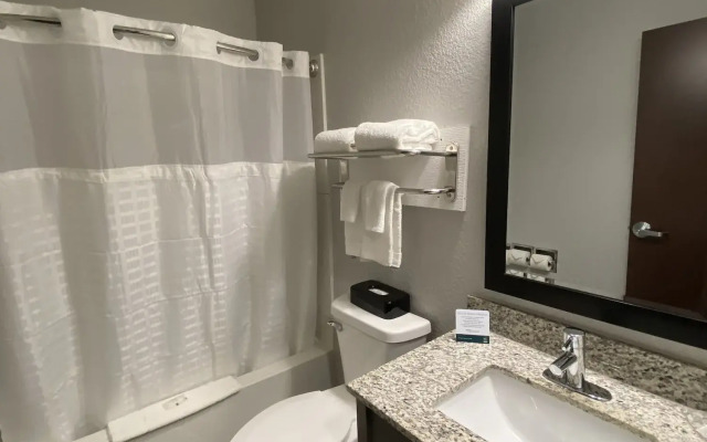 Quality Inn & Suites Hammond Near I-8090