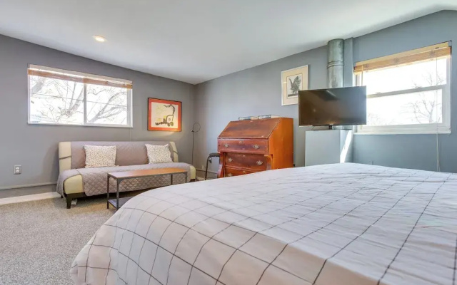 2 Mi to Washington Park: Convenient Denver Home!