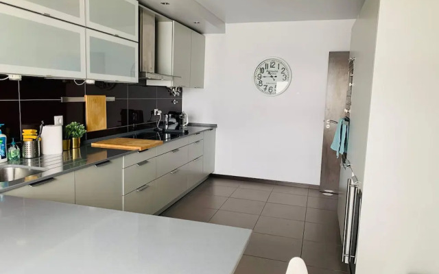 Modern Flat Near Lisbon