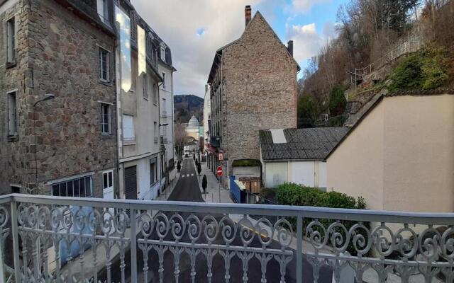 Meublé 2 chambres Wifi balcon 52m2 Centre La Bourboule