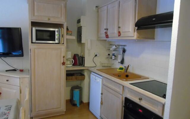 Lou Services Apartment CHAR9 LSI 001